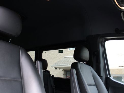 Used 2024 Mercedes-Benz Sprinter 2500 image 33