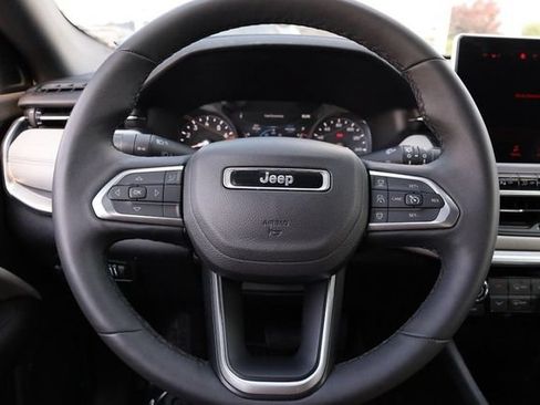 Used 2025 Jeep Compass Limited AWD/4WD image 10