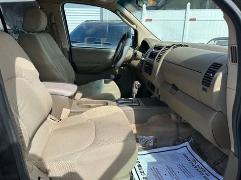Used 2005 Nissan Frontier SE image 9
