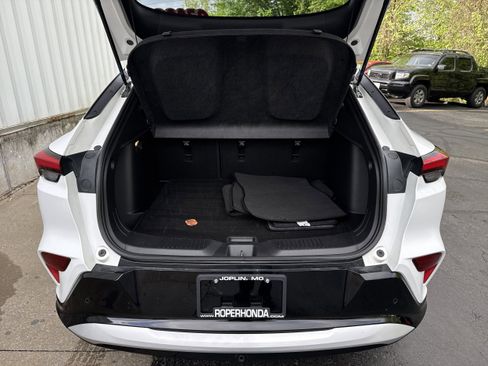 Used 2025 Buick Envista Sport Touring image 11