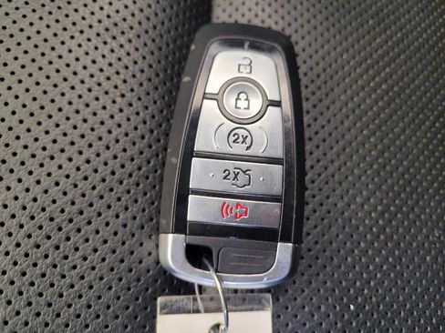 Used 2020 Ford Escape Titanium AWD/4WD image 32