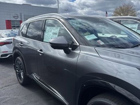 New 2026 Nissan Rogue Platinum w/ Platinum Premium Package AWD/4WD image 2