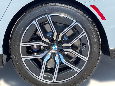 New 2025 BMW 740i image 11