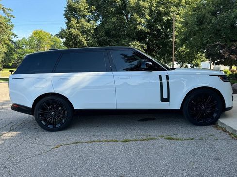 Used 2023 Land Rover Range Rover Long Wheelbase SE AWD/4WD image 2