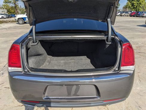 Used 2019 Chrysler 300 Limited image 13