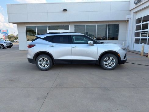 Used 2021 Chevrolet Blazer LT FWD image 2