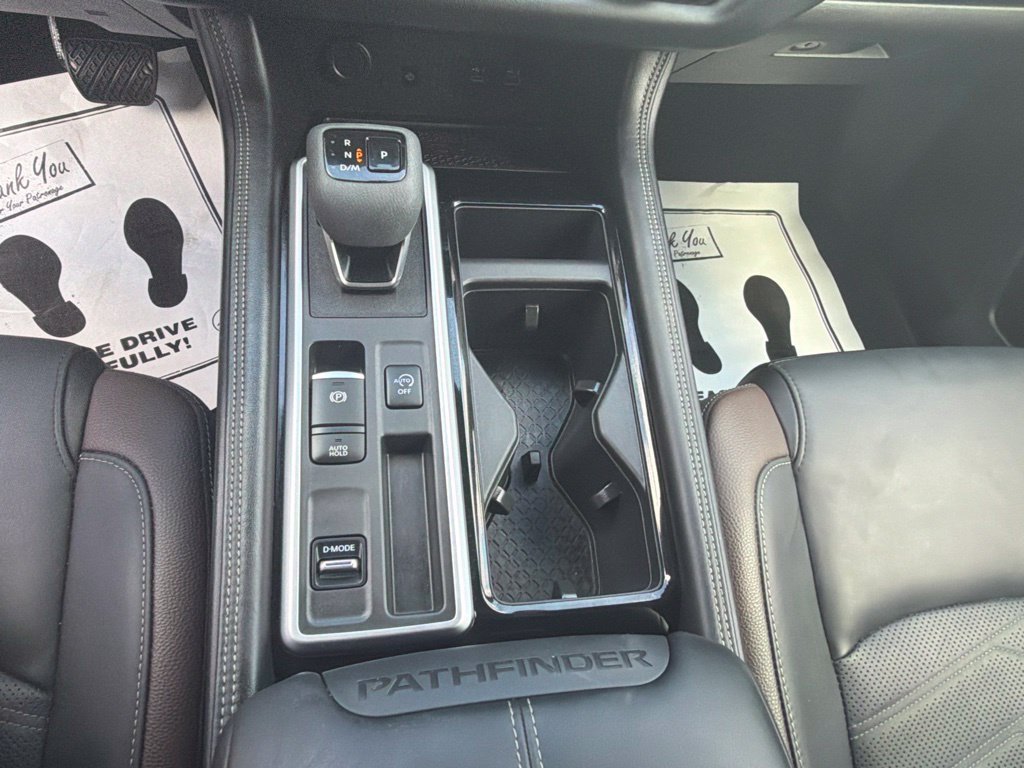 Used 2025 Nissan Pathfinder Platinum FWD image 19