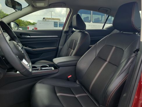 Used 2024 Nissan Altima 2.5 SR FWD image 13