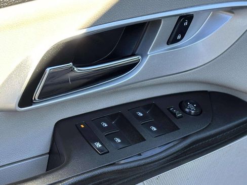 Used 2016 Chevrolet Equinox LTZ w/ Enhanced Convenience Package image 10