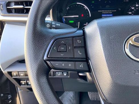 Certified 2025 Toyota Sienna LE image 21