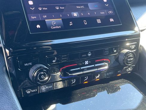 Used 2024 Jeep Grand Cherokee L Laredo w/ Luxury Tech Group I image 24