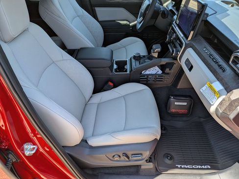 New 2026 Toyota Tacoma Limited AWD/4WD image 31