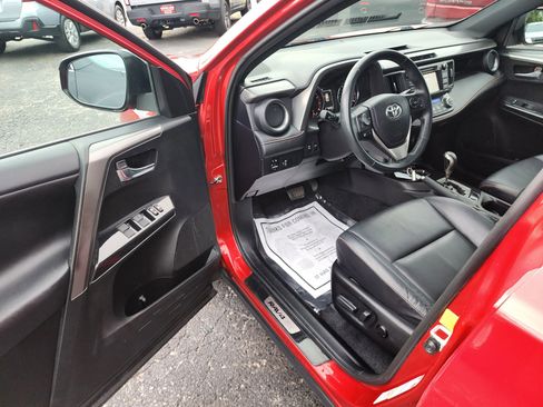 Used 2016 Toyota RAV4 SE image 18