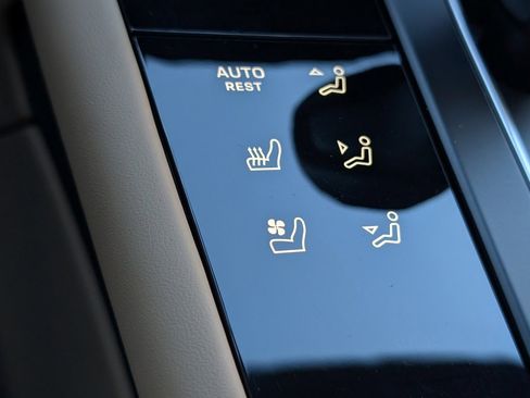 Certified 2025 Porsche Macan S image 17