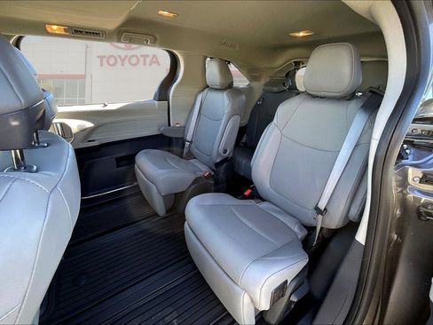 Certified 2024 Toyota Sienna Limited image 25