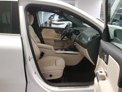 Used 2025 Mercedes-Benz GLA 250 4MATIC image 25