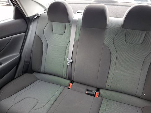 Certified 2023 Hyundai Elantra SE image 18