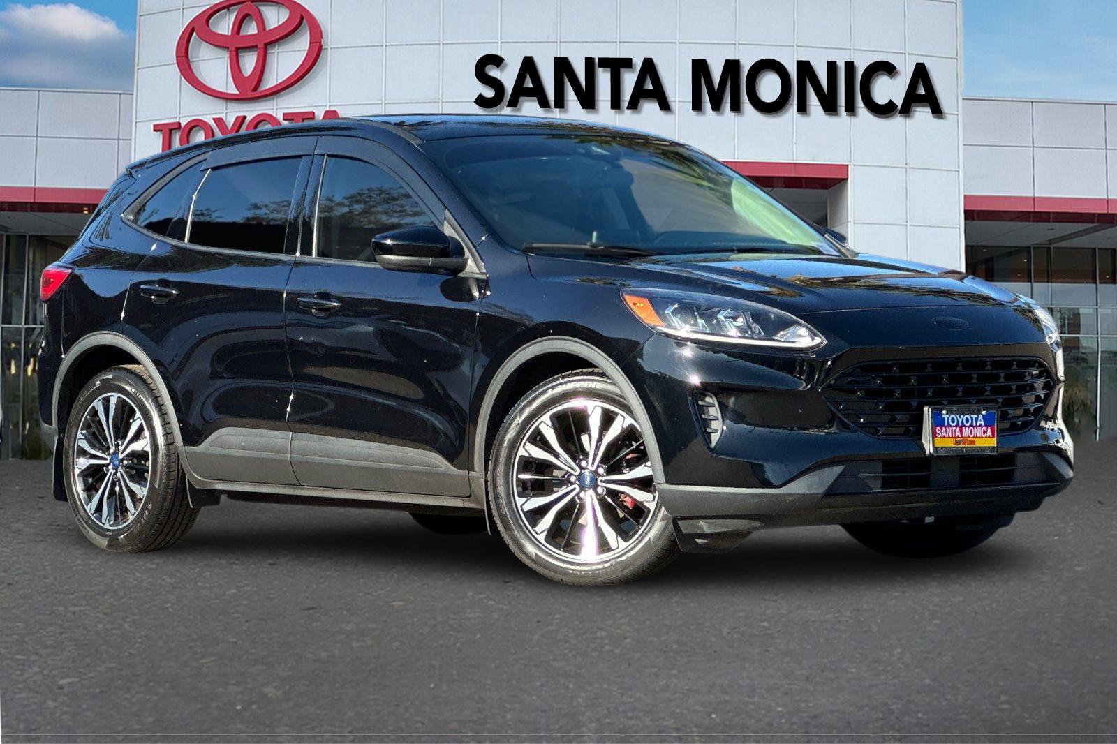 Used 2022 Ford Escape SE w/ SE Sport Appearance Package FWD image 2