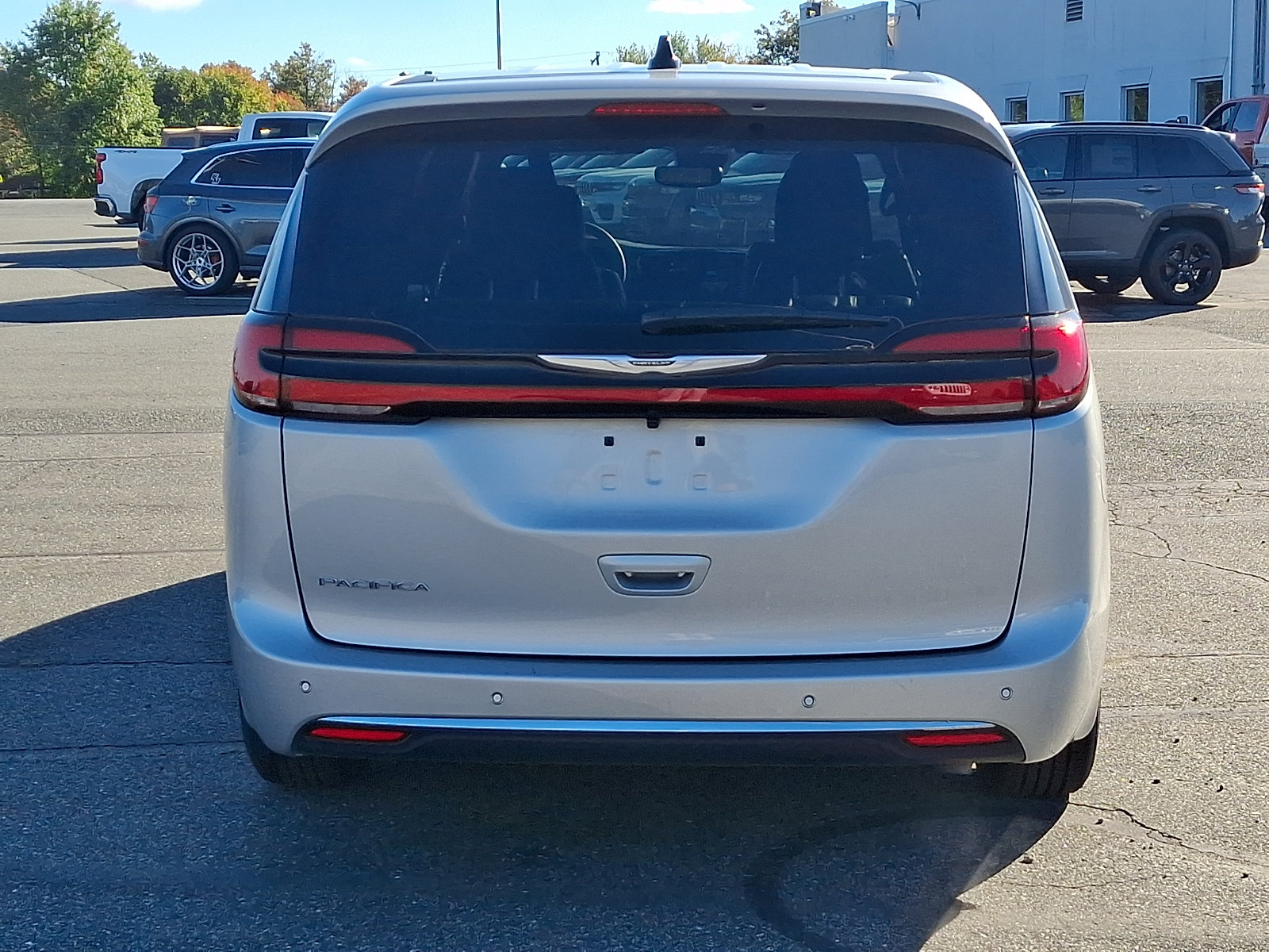 Used 2026 Chrysler Pacifica Select FWD image 5