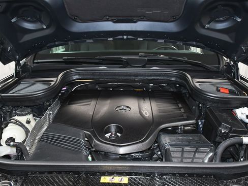 Used 2025 Mercedes-Benz GLS 450 4MATIC image 78