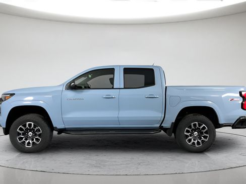 Used 2025 Chevrolet Colorado Z71 w/ Technology Package AWD/4WD image 8