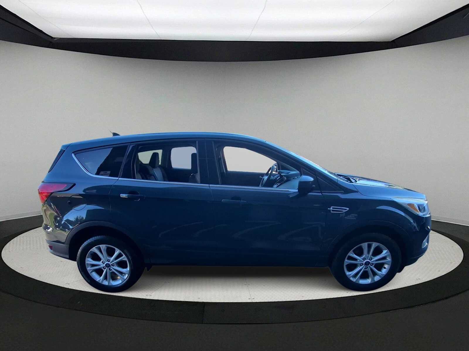 Used 2019 Ford Escape SE FWD image 9