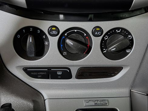 Used 2013 Ford Focus SE w/ SE Winter Pkg image 24