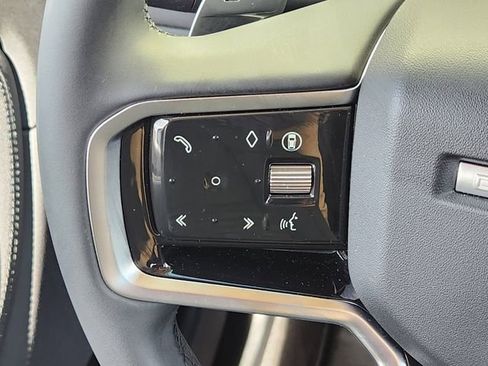 Used 2025 Land Rover Discovery Sport S image 27