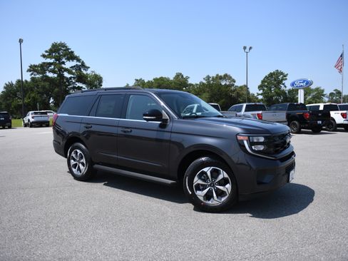 New 2027 Ford Expedition Active RWD image 2