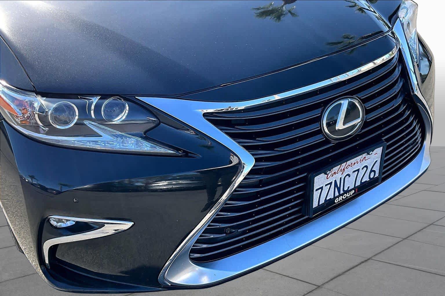 Used 2017 Lexus ES 350 w/ Luxury Package FWD image 28