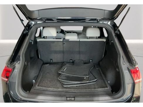 Used 2021 Volkswagen Tiguan SE R-Line AWD/4WD image 30
