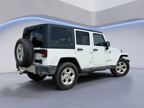 Used 2014 Jeep Wrangler Unlimited Sahara w/ Connectivity Group AWD/4WD image 7