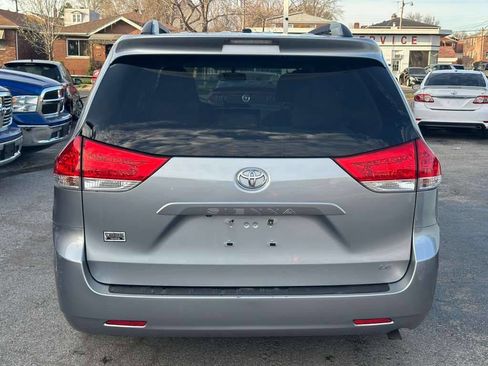 Used 2014 Toyota Sienna LE image 7