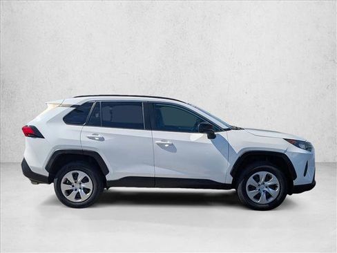 Used 2020 Toyota RAV4 LE image 4