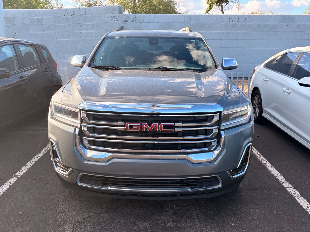 Used 2021 GMC Acadia SLE w/ Driver Convenience Package FWD image 3