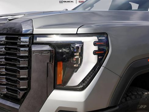 Used 2024 GMC Sierra 2500 Denali Ultimate image 3