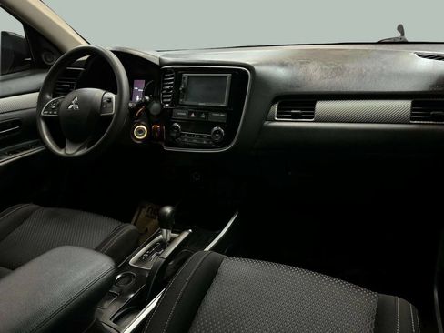 Used 2018 Mitsubishi Outlander ES image 7