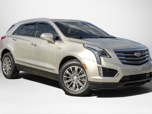 Used 2017 Cadillac XT5 Luxury w/ Driver Awareness Package FWD image 4
