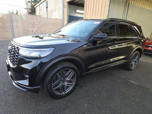 Used 2025 Ford Explorer ST-Line w/ Premium Package image 3