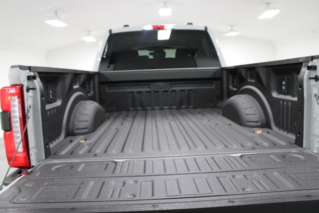New 2026 Ford F250 XLT w/ XLT Premium Package AWD/4WD image 18