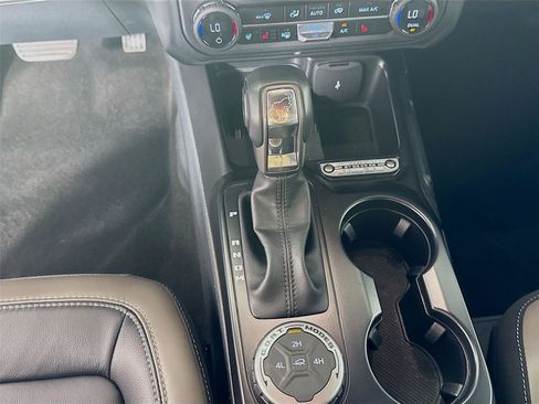 Used 2025 Ford Bronco Outer Banks AWD/4WD image 11