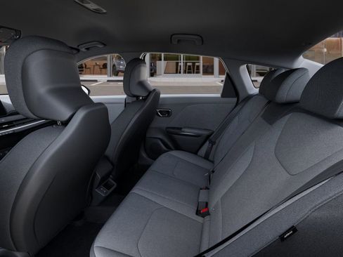 New 2025 Kia K4 LXS image 18
