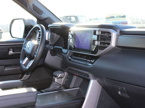 Used 2025 Toyota Sequoia SR5 image 32