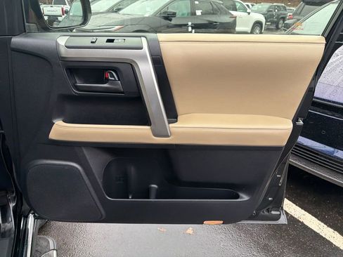 Used 2013 Toyota 4Runner Limited image 8