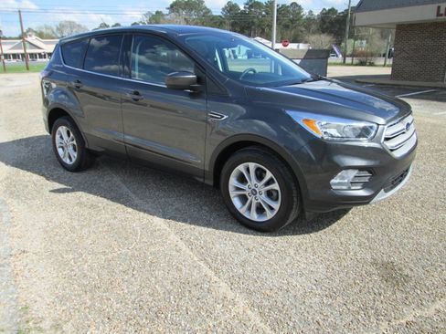 Used 2017 Ford Escape SE image 50