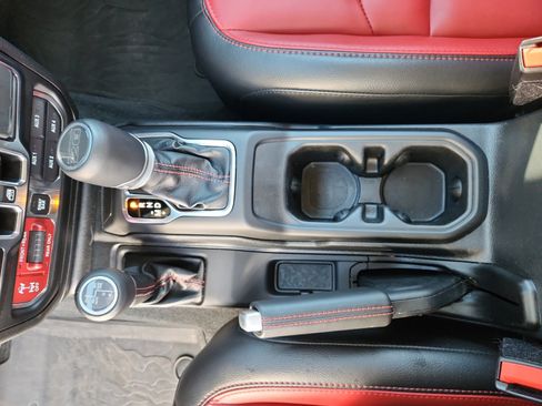 Used 2023 Jeep Wrangler Unlimited Rubicon 4xe image 15