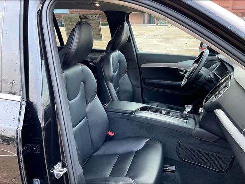 Used 2021 Volvo XC90 T5 Momentum image 13