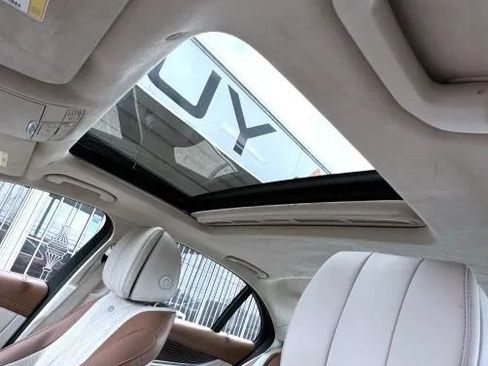 Used 2017 Mercedes-Benz E 300 4MATIC image 26