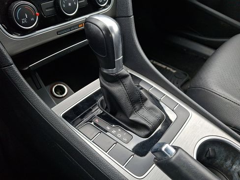 Used 2015 Volkswagen Passat 1.8T SE image 14