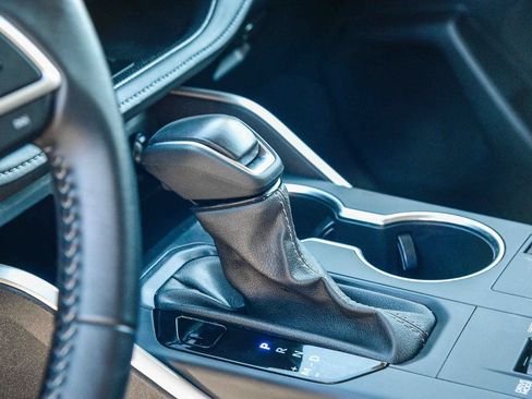 Certified 2025 Toyota Highlander XLE image 24